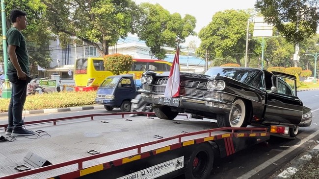 Limosin Cadillac Bung Karno Tak Jadi Antar Ganjar-Mahfud ke KPU