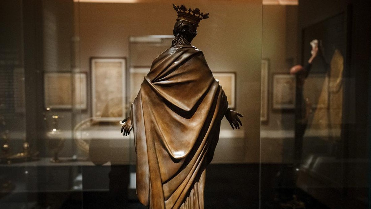 FOTO: Sisa-sisa Harta Karun Notre Dame Dipamerkan Lagi di area Paris