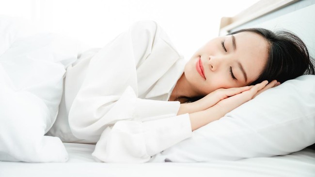 7 Tips Tidur Nyenyak pada Malam Hari Meski Cuaca Panas